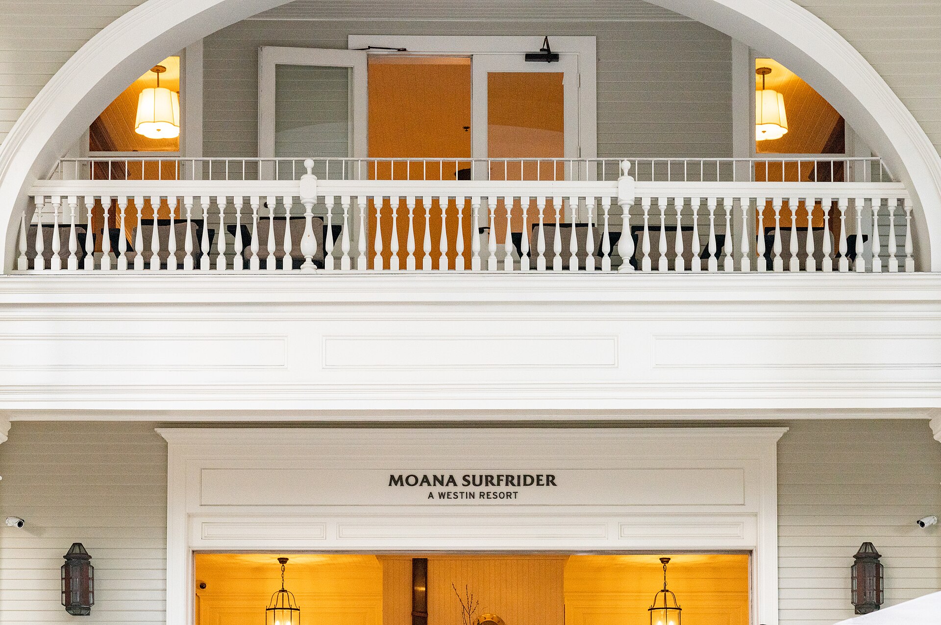 Moana Surfrider Hotel Waikiki, Oahu — historic 1901 beachfront hotel on Kalākaua Avenue