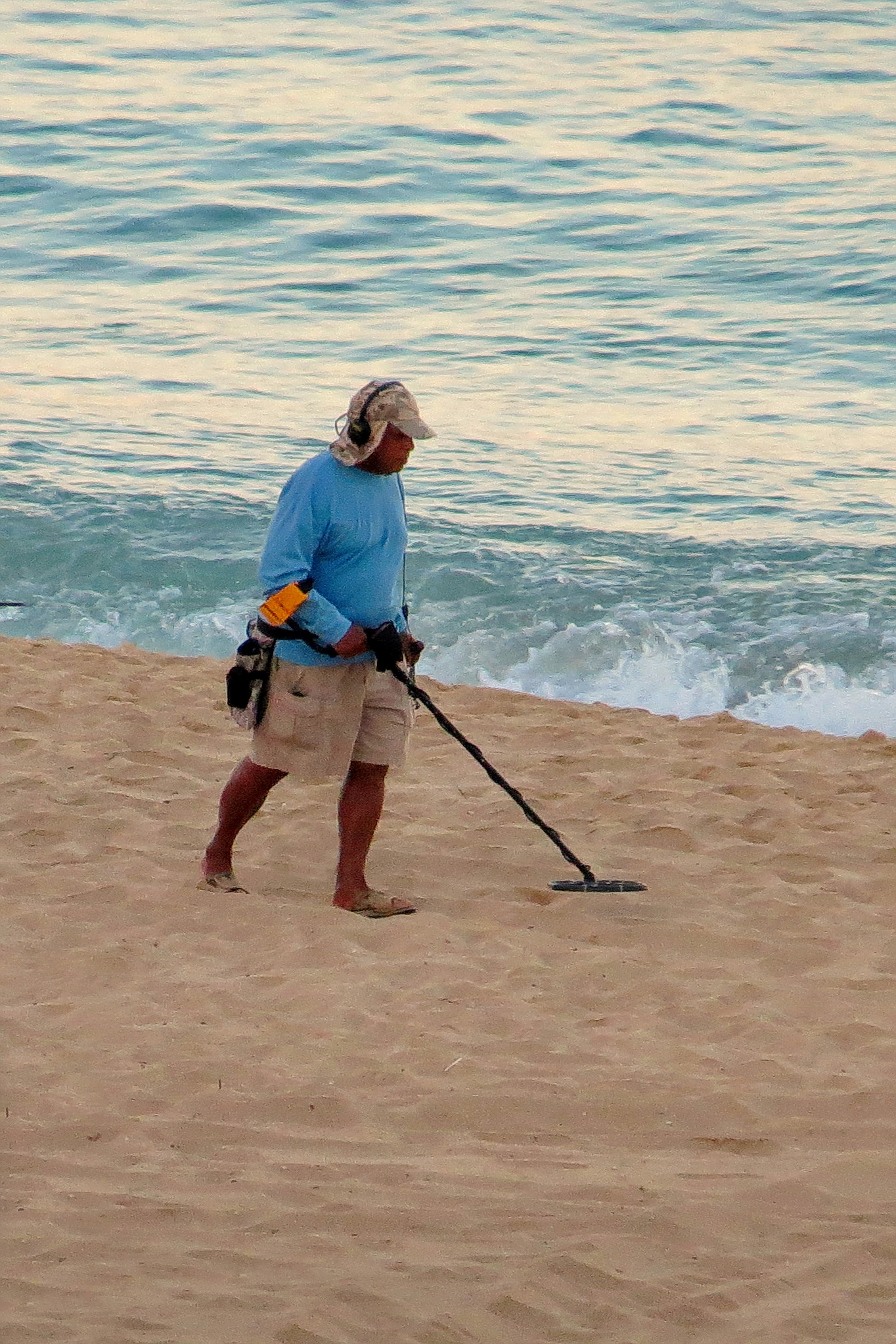 Queen's Beach Waikīkī, Oahu — shoreline with Diamond Head in the background and surfers in the water